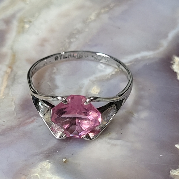 Elegant Pink stone Silver Ring - Picture 7 of 7